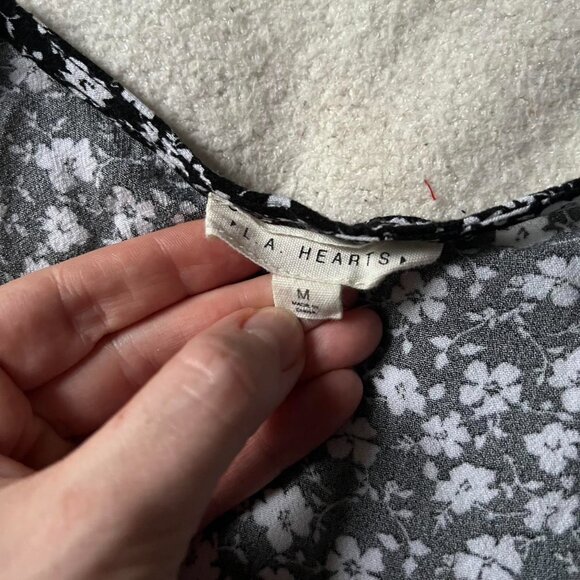 Pacsun Women's LA Hearts Floral Tie-Front Flowy Crop Top – Size M - Picture 4 of 5